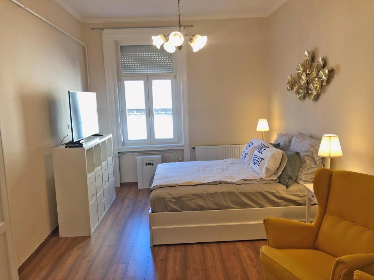 Modern Comfort In Historical Budapest Exterior foto